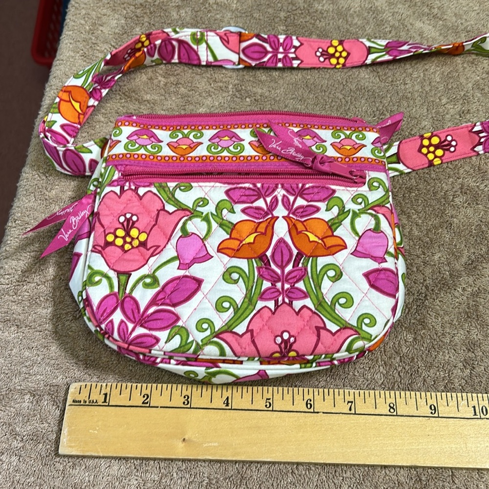 Vera Bradley pink paisley small crossbody purse- so cute! - Picture 7 of 8